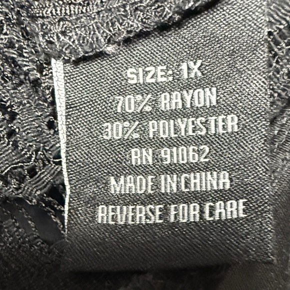 Poetic Justice Top Women’s 1X Black Lace Boat-Neck Pullover - Picture 3 of 6